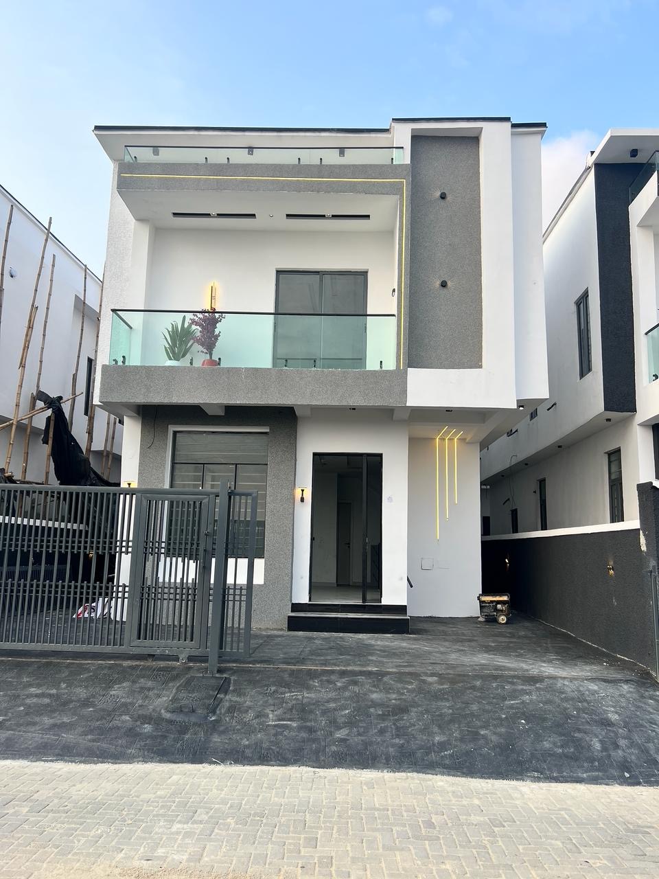 A 4bed Fully Detached Duplex/1Bq