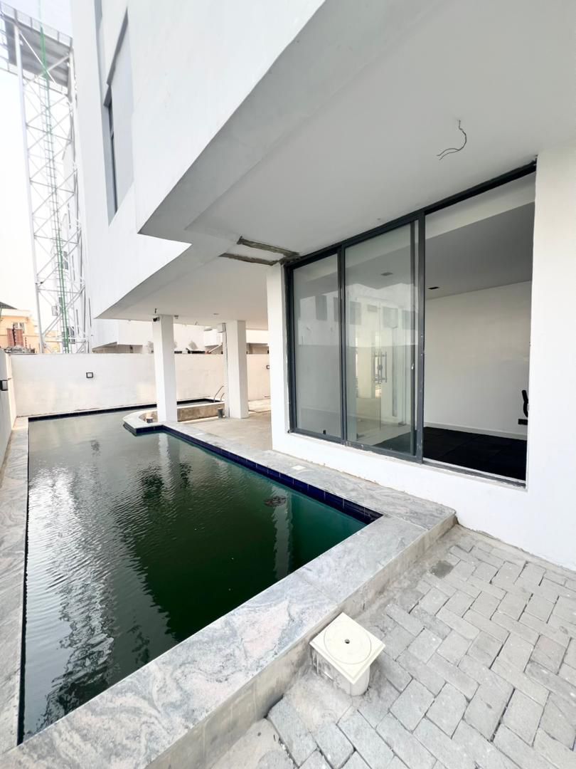 WELL-FINISHED 2 BEDROOM APARTMENT FOR SALE - image 4