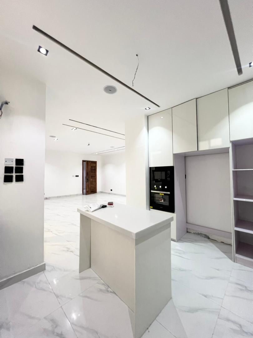 WELL-FINISHED 2 BEDROOM APARTMENT FOR SALE - image 11