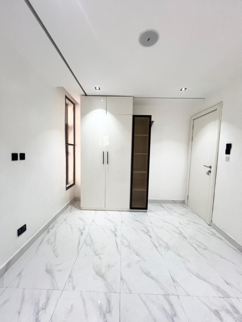 WELL-FINISHED 2 BEDROOM APARTMENT FOR SALE - image 8
