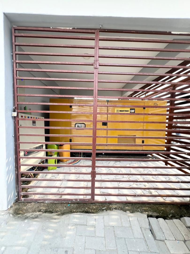 WELL-FINISHED 2 BEDROOM APARTMENT FOR SALE - image 15
