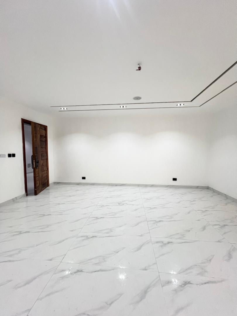 WELL-FINISHED 2 BEDROOM APARTMENT FOR SALE - image 14