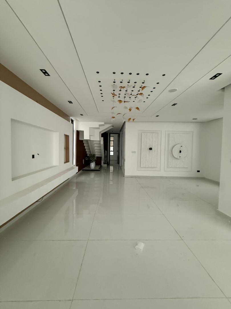 LUXURY 5 BEDROOM FULLY DETACHED DUPLEX FOR SALE - image 5