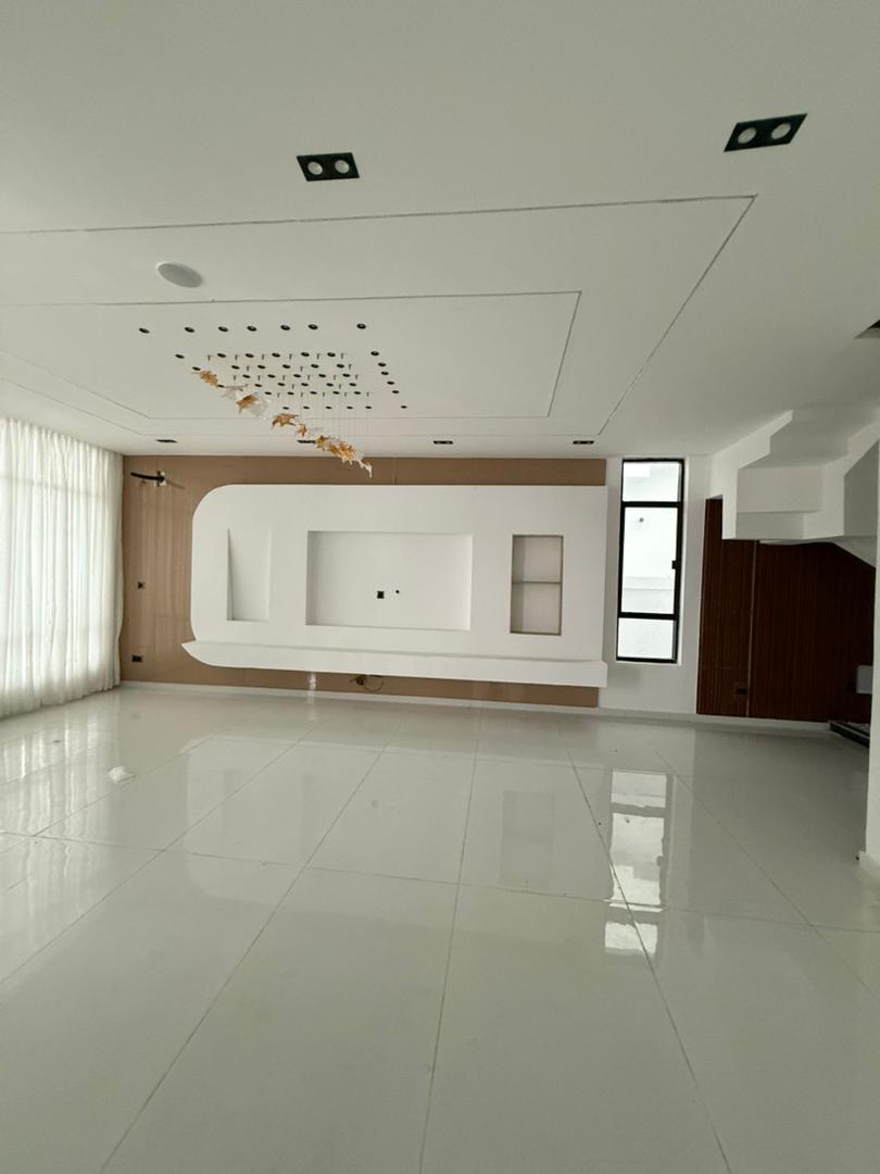 LUXURY 5 BEDROOM FULLY DETACHED DUPLEX FOR SALE - image 8