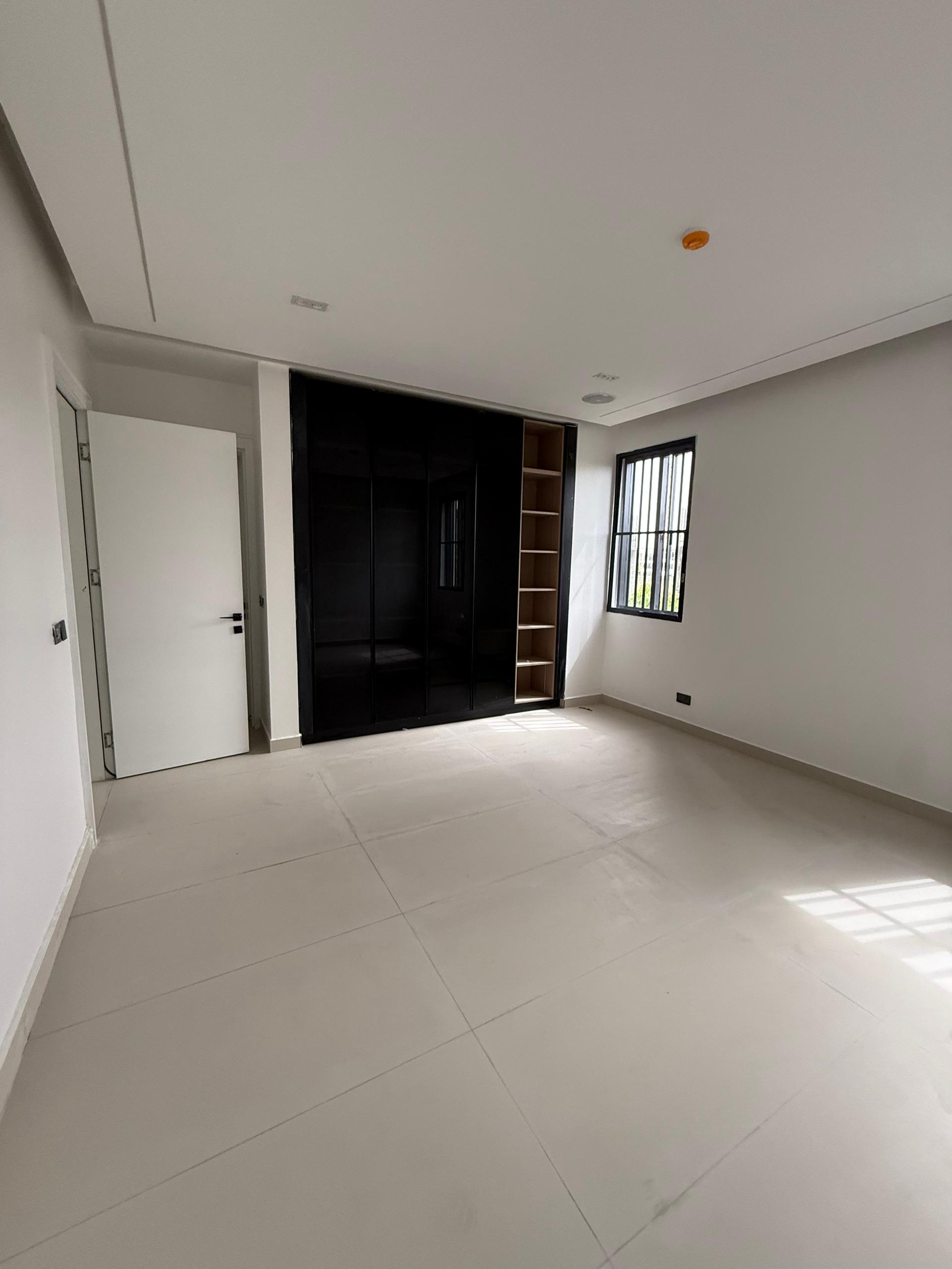 LUXURY 5 BEDROOM SEMI-DETACHED DUPLEX FOR SALE - image 4