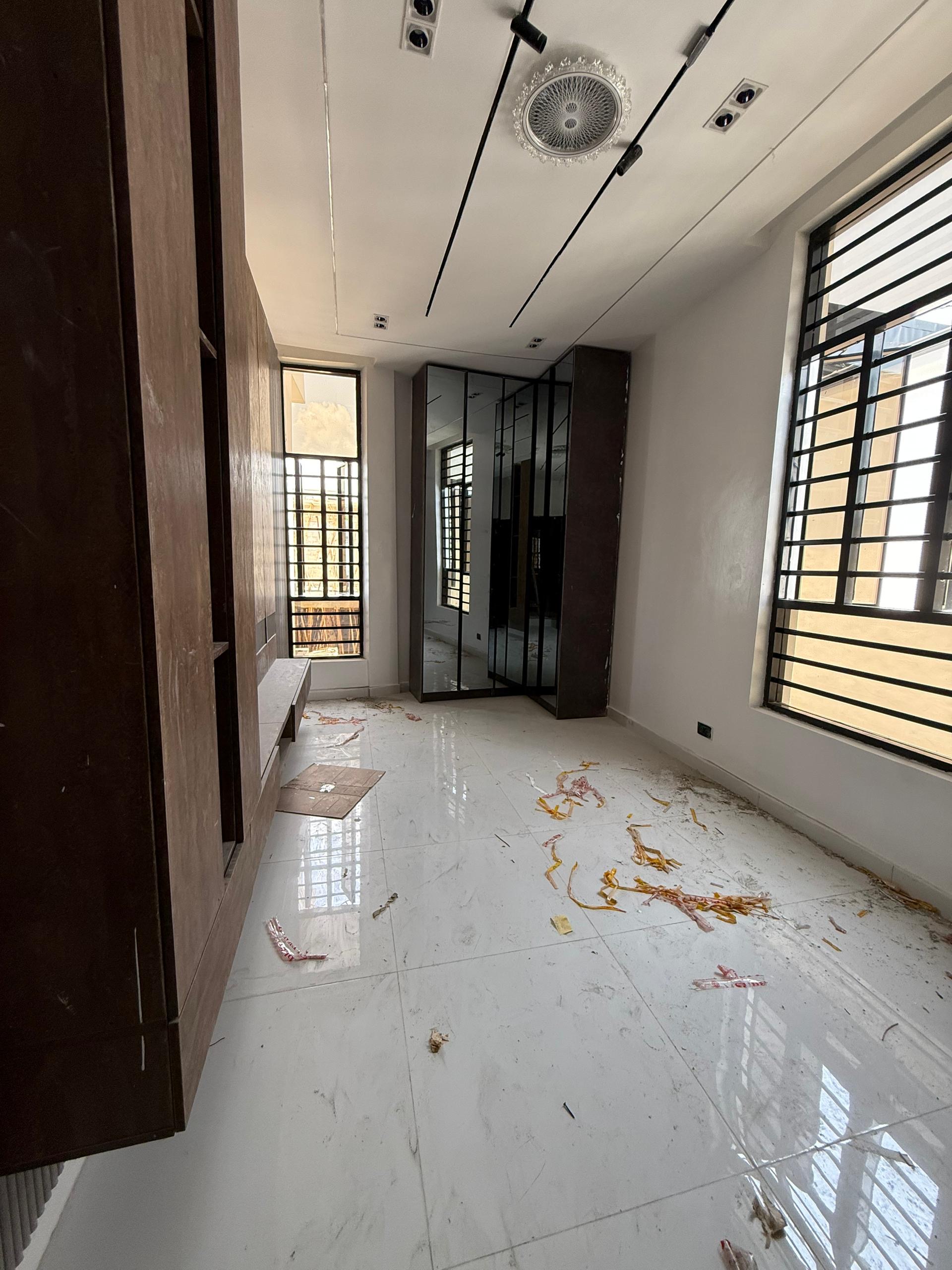 SPACIOUS 5 BEDROOM FULLY DETACHED DUPLEX WITH POOL FOR SALE - image 3