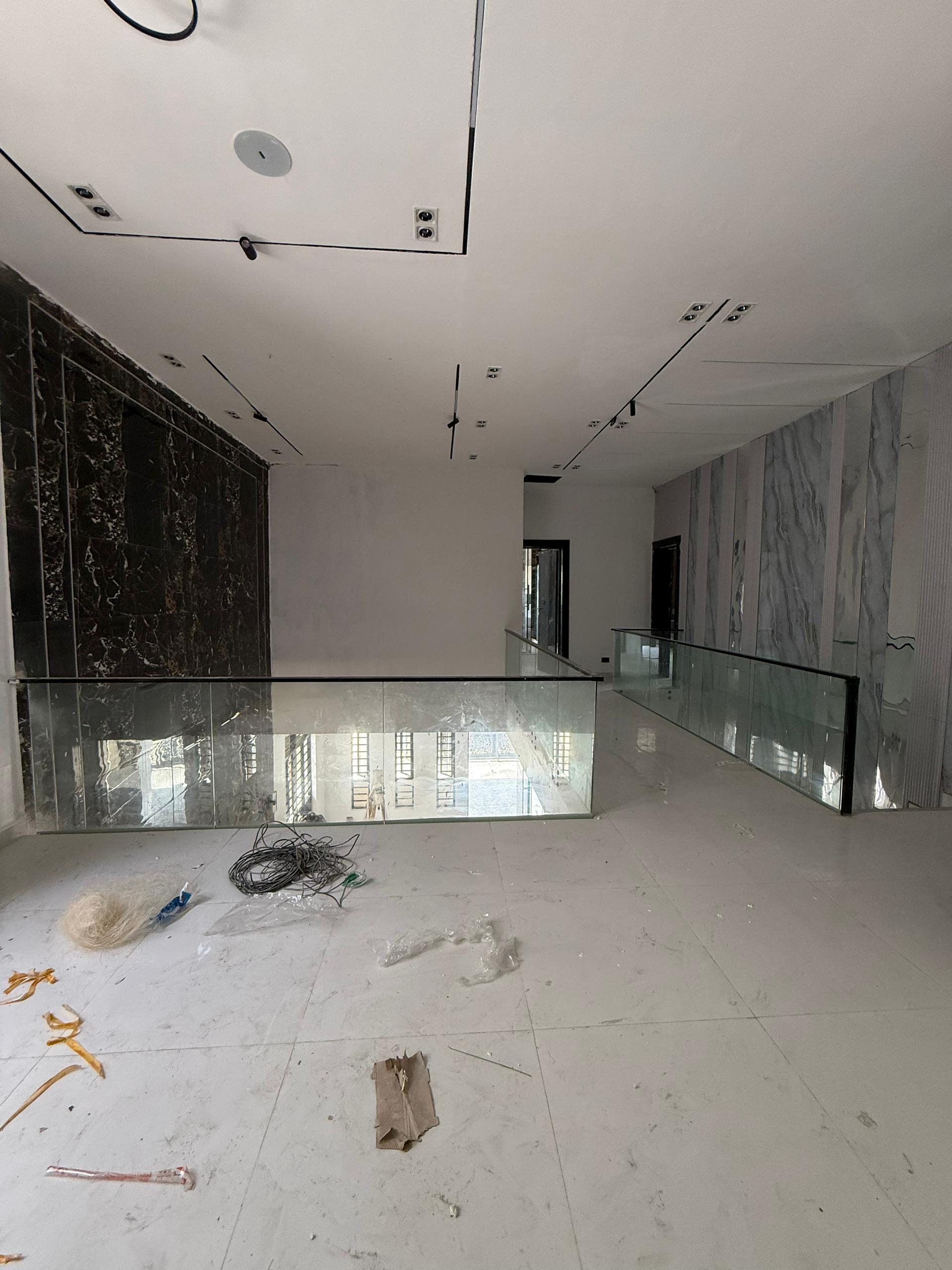 SPACIOUS 5 BEDROOM FULLY DETACHED DUPLEX WITH POOL FOR SALE - image 2