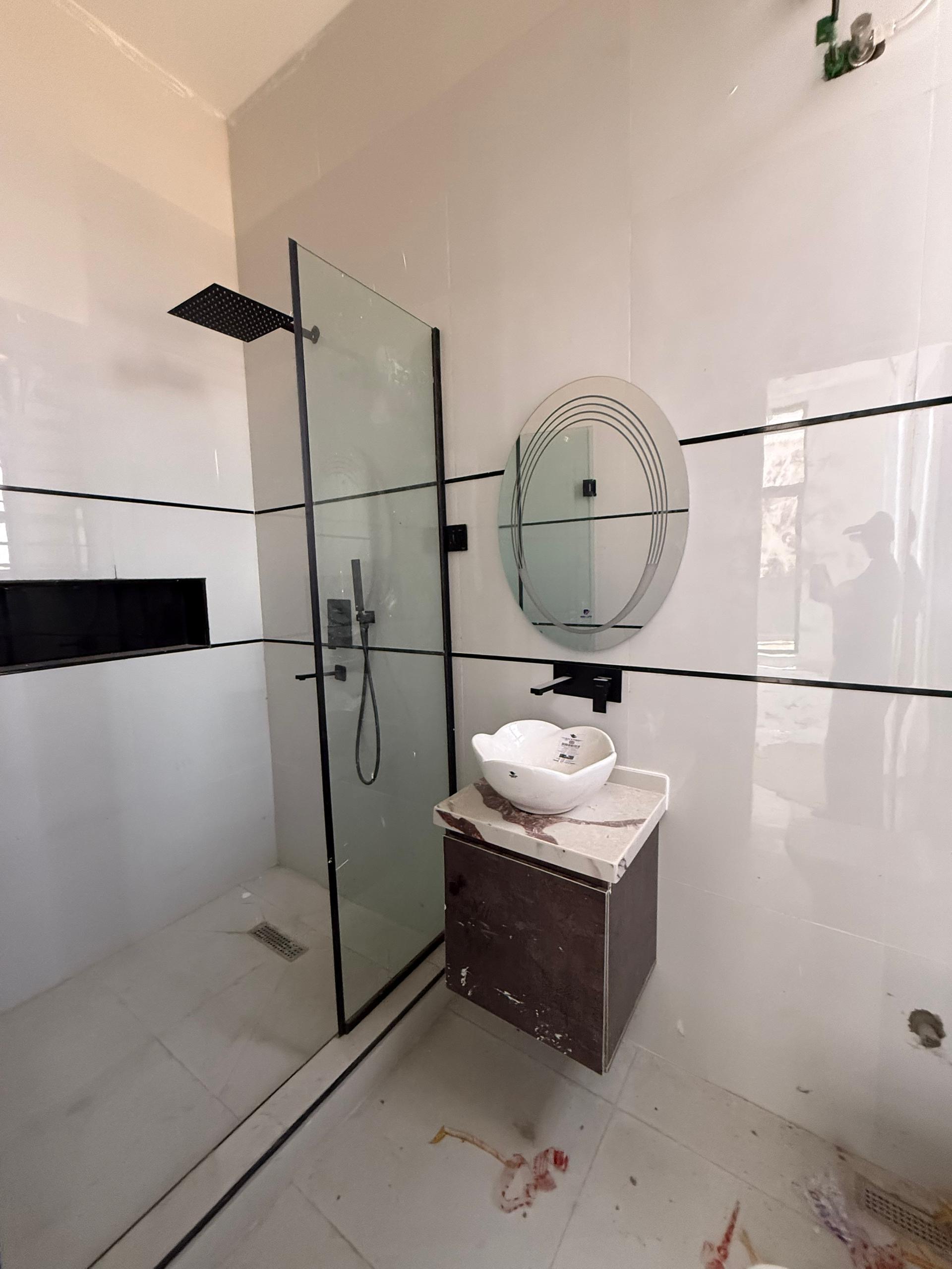 SPACIOUS 5 BEDROOM FULLY DETACHED DUPLEX WITH POOL FOR SALE - image 21