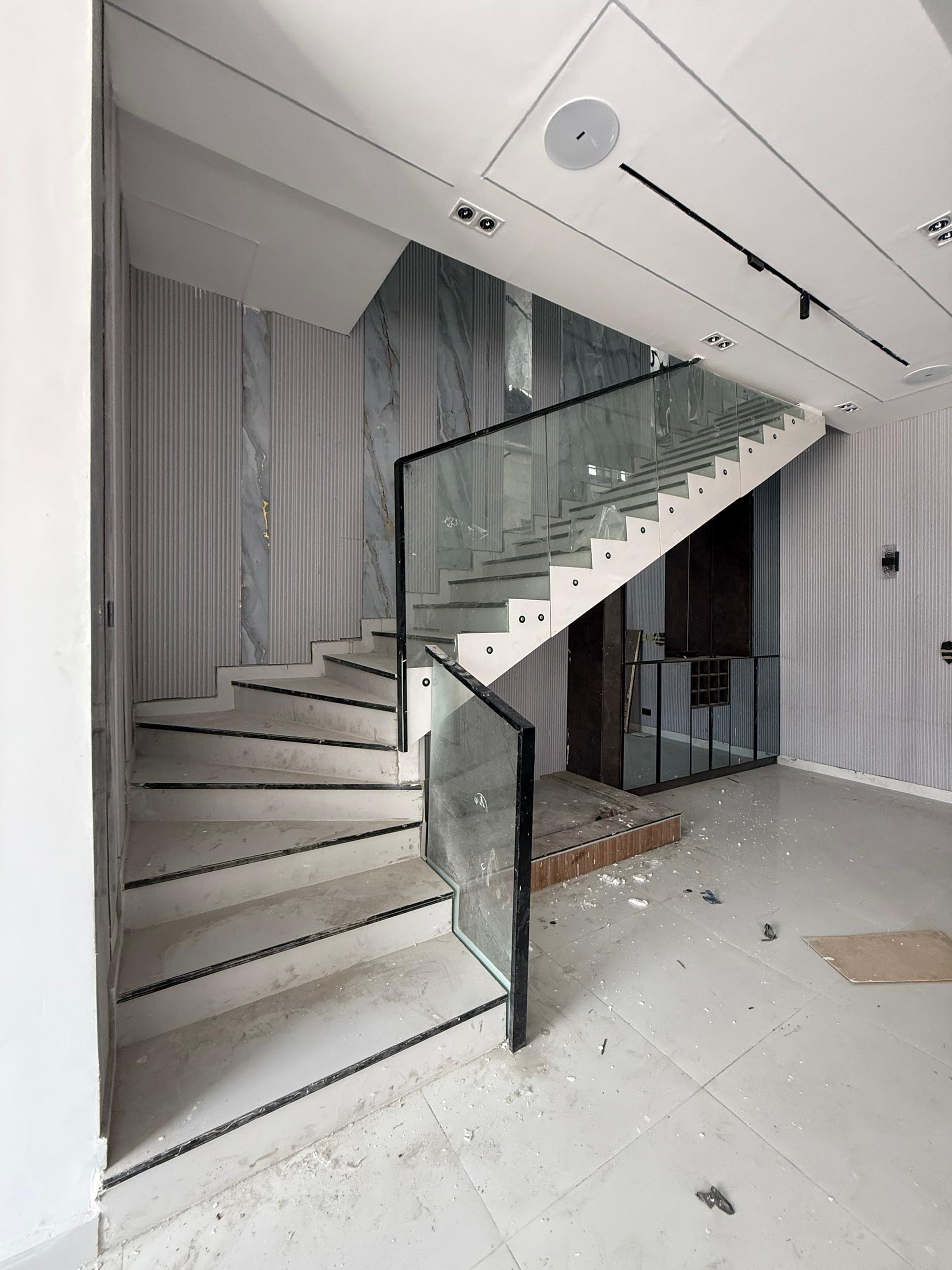 SPACIOUS 5 BEDROOM FULLY DETACHED DUPLEX WITH POOL FOR SALE - image 20