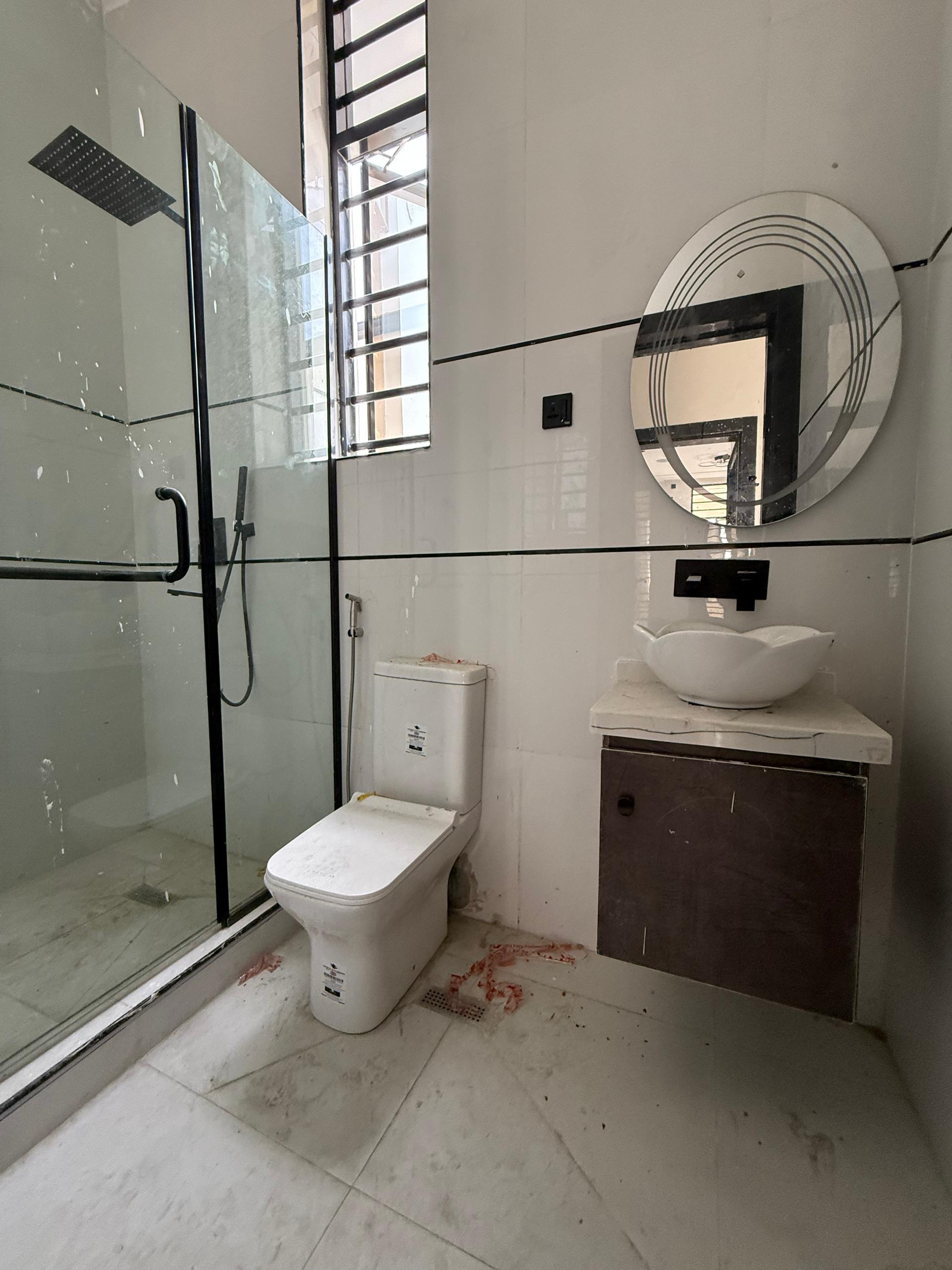 SPACIOUS 5 BEDROOM FULLY DETACHED DUPLEX WITH POOL FOR SALE - image 17