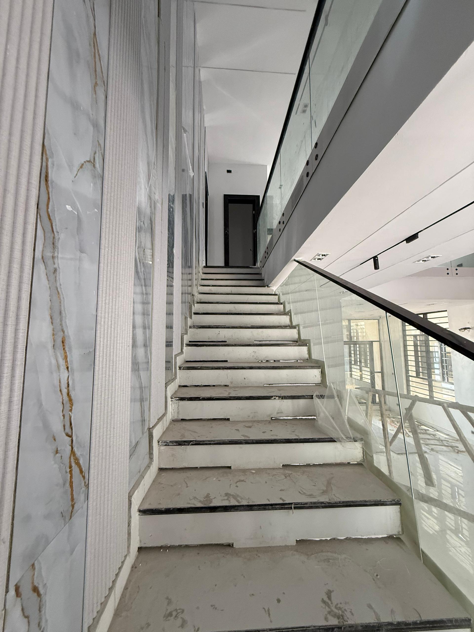 SPACIOUS 5 BEDROOM FULLY DETACHED DUPLEX WITH POOL FOR SALE - image 7