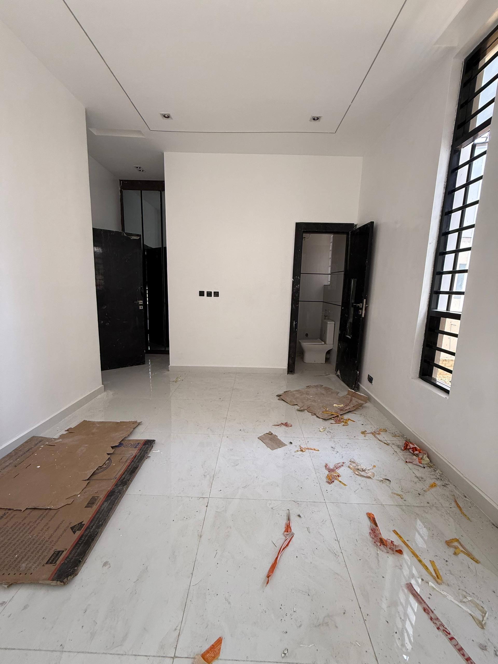 SPACIOUS 5 BEDROOM FULLY DETACHED DUPLEX WITH POOL FOR SALE - image 10