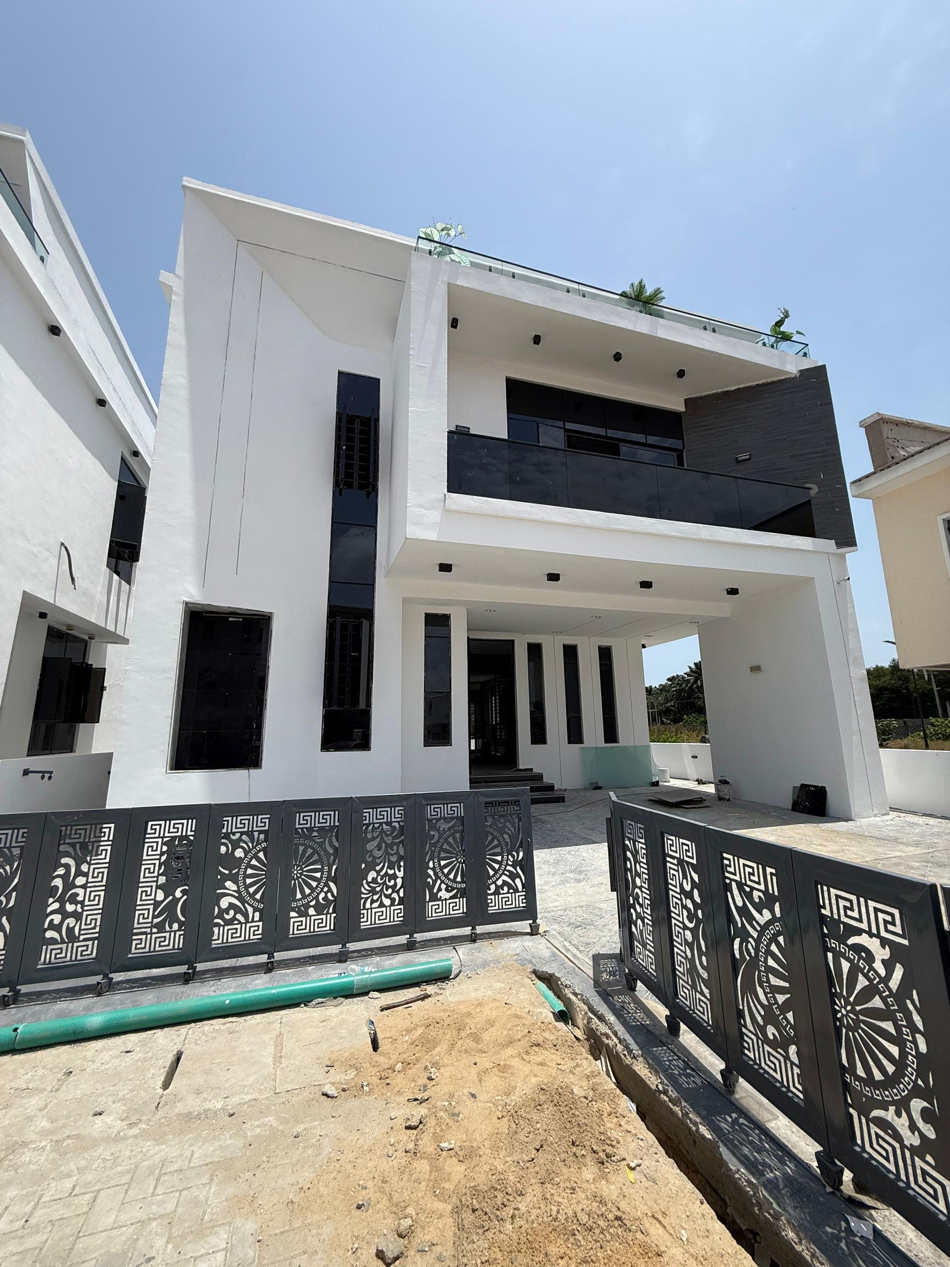 SPACIOUS 5 BEDROOM FULLY DETACHED DUPLEX WITH POOL FOR SALE - image 23