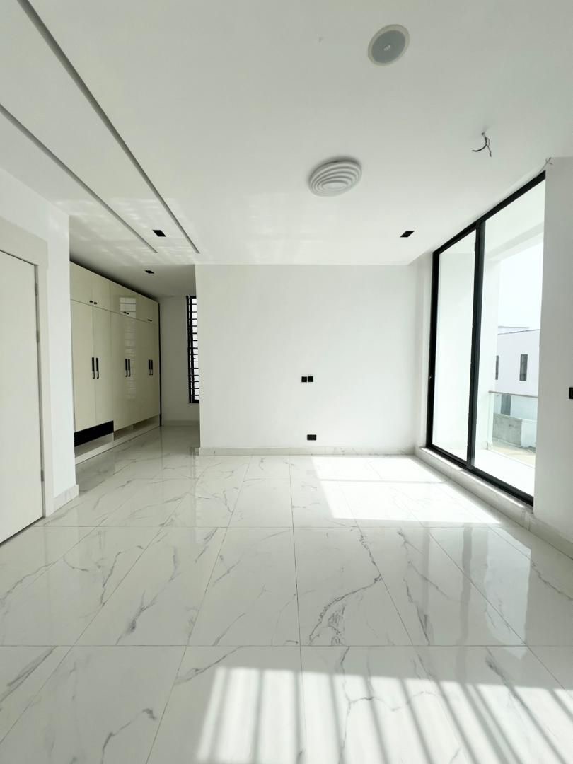 Some houses shout luxury. This one just quietly shows you - image 6