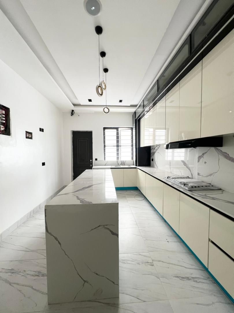 Some houses shout luxury. This one just quietly shows you - image 15