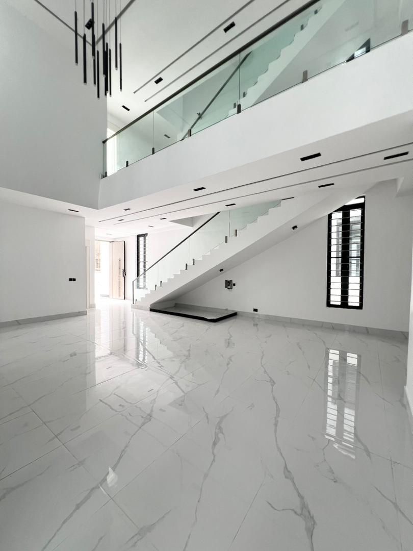 Some houses shout luxury. This one just quietly shows you - image 17