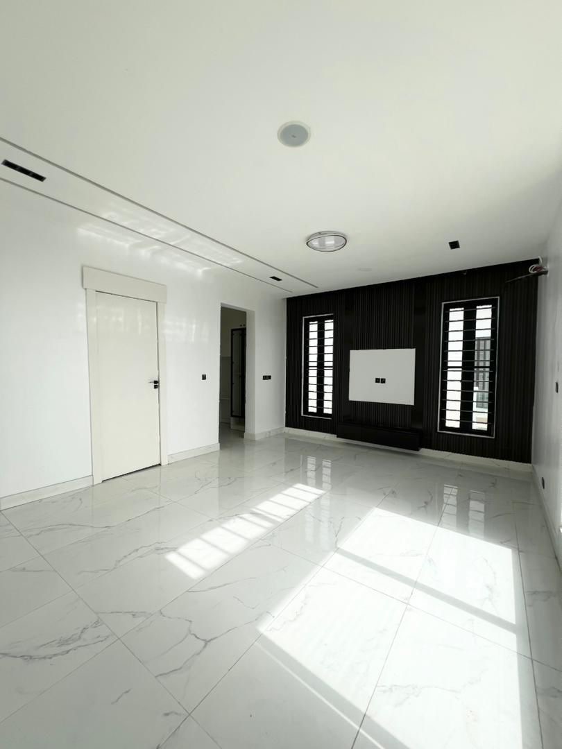 Some houses shout luxury. This one just quietly shows you - image 11