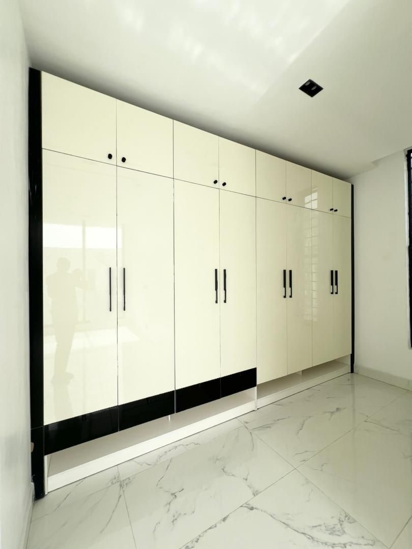 Some houses shout luxury. This one just quietly shows you - image 13