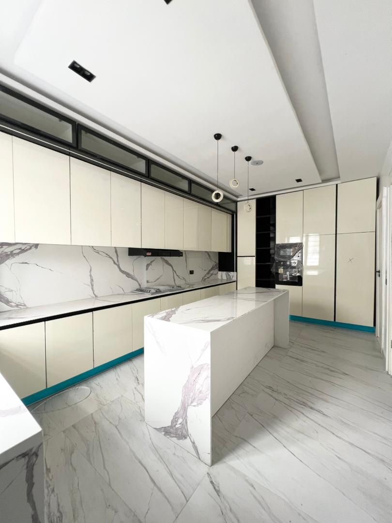 Some houses shout luxury. This one just quietly shows you - image 8