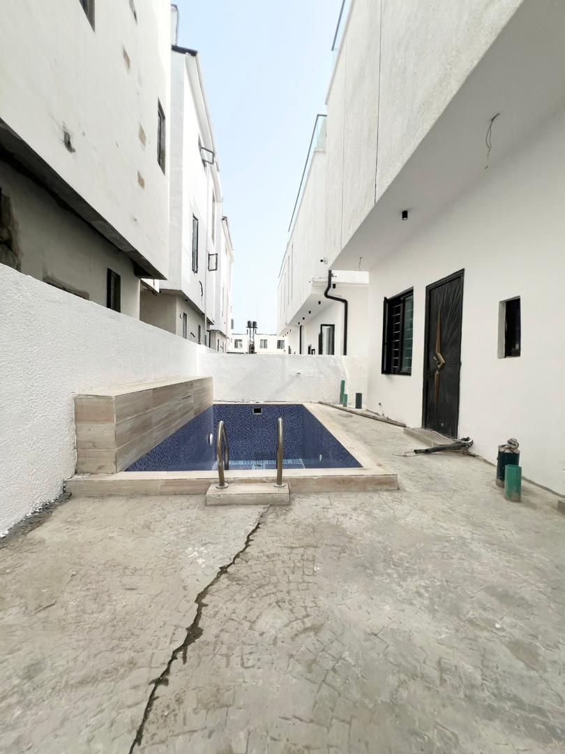 Some houses shout luxury. This one just quietly shows you - image 10