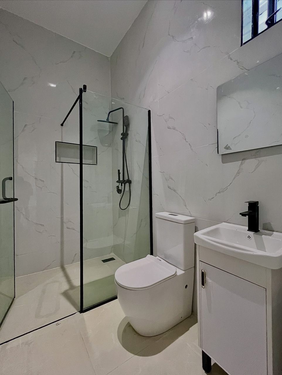 ₦370M  4 BEDROOM FULLY DETACHED HOME WITH SWIMMING POOL FOR SALE ‼️ - image 2