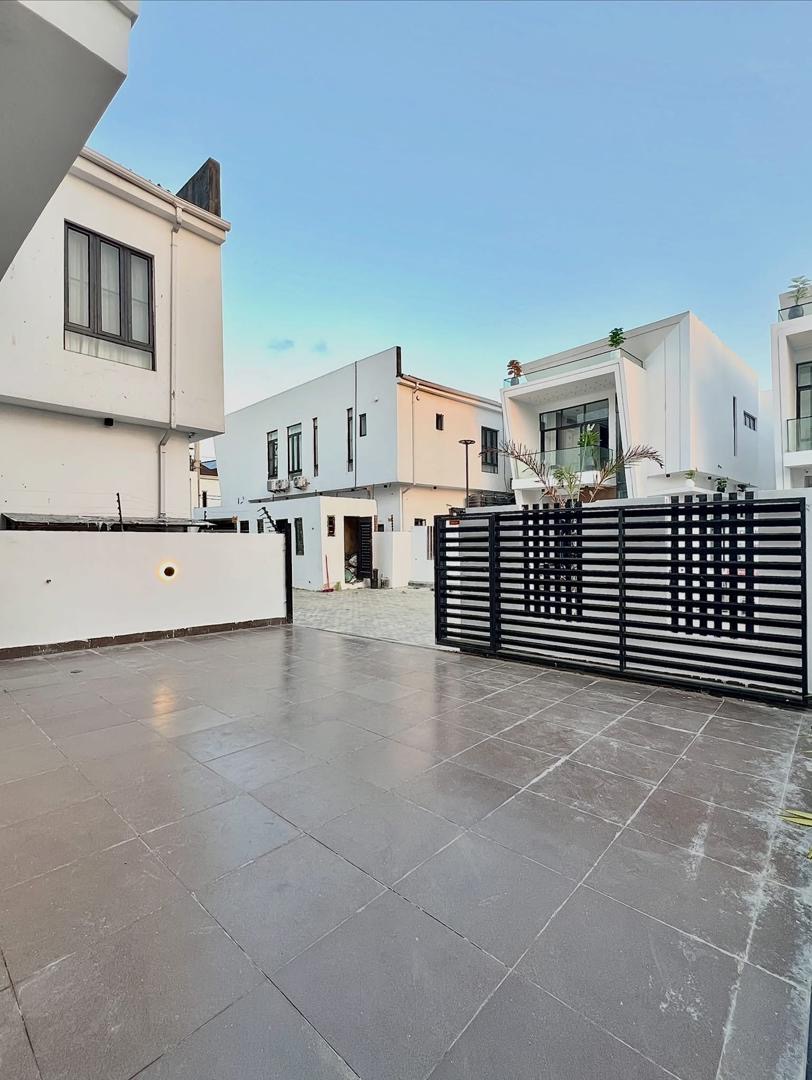 ₦370M  4 BEDROOM FULLY DETACHED HOME WITH SWIMMING POOL FOR SALE ‼️ - image 4