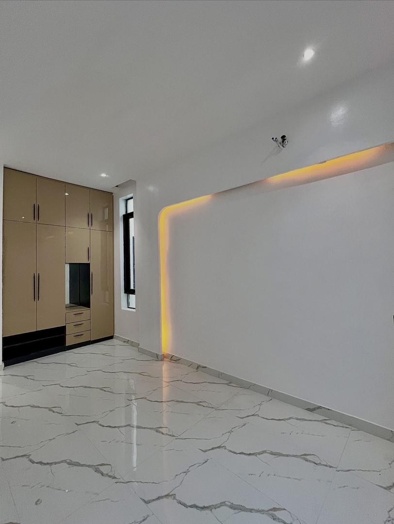 ₦370M  4 BEDROOM FULLY DETACHED HOME WITH SWIMMING POOL FOR SALE ‼️ - image 5