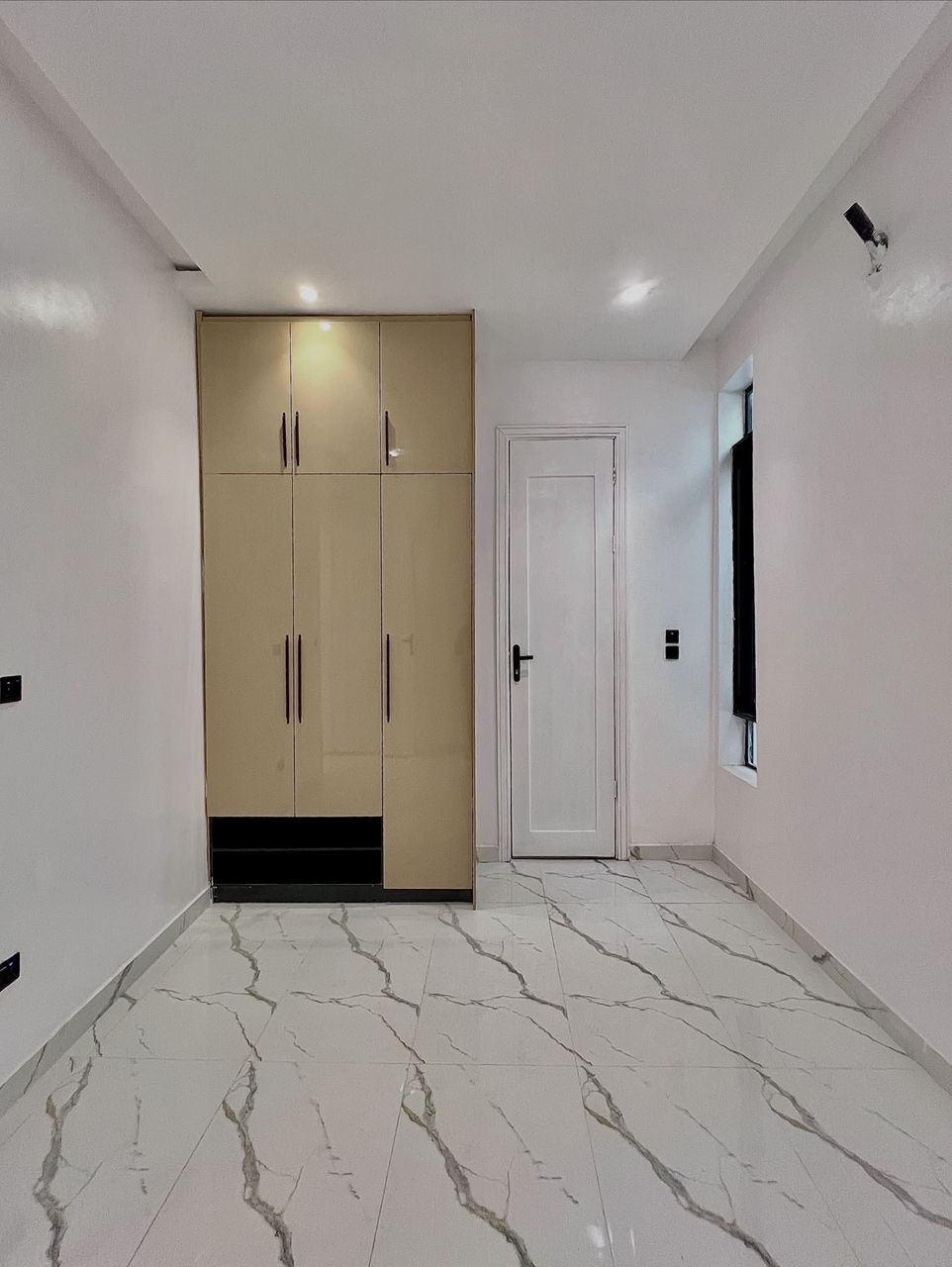 ₦370M  4 BEDROOM FULLY DETACHED HOME WITH SWIMMING POOL FOR SALE ‼️ - image 11