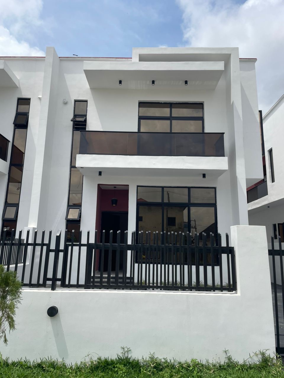 Rent comfort. Live luxury. - image 1