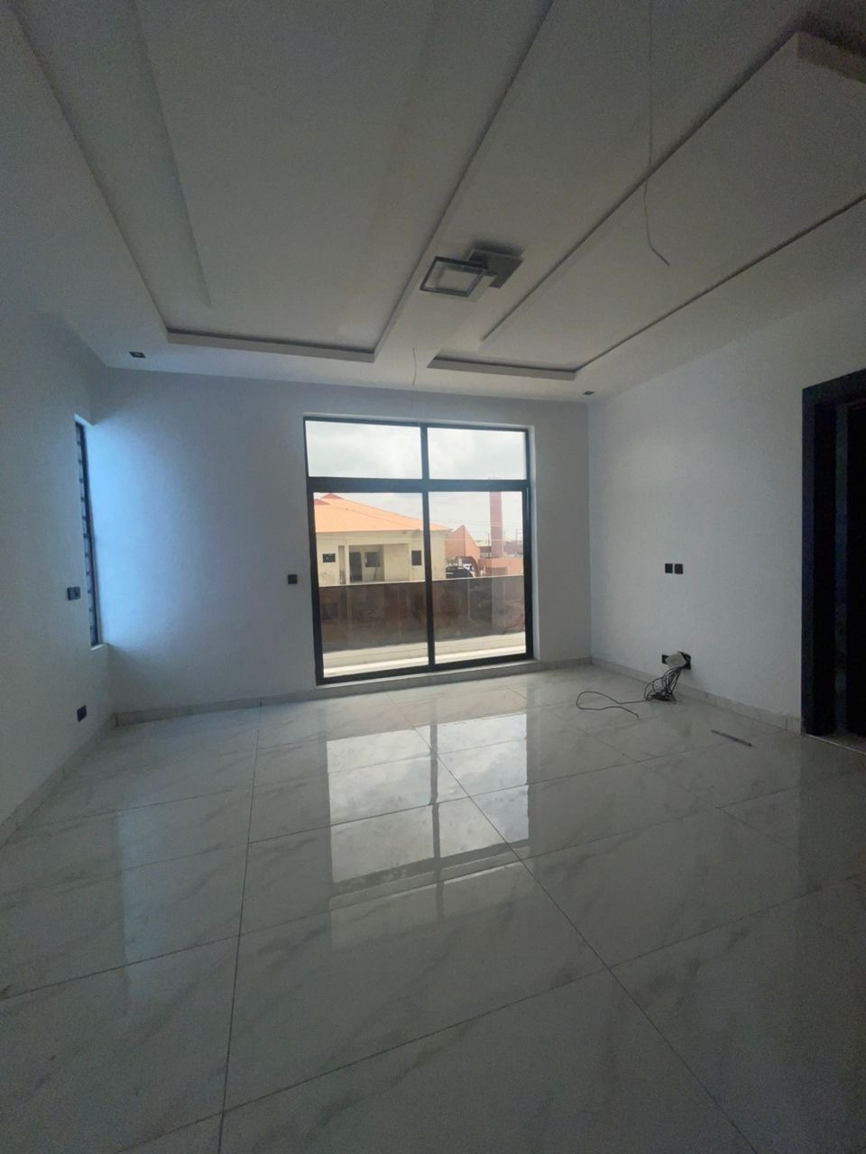 Rent comfort. Live luxury. - image 7