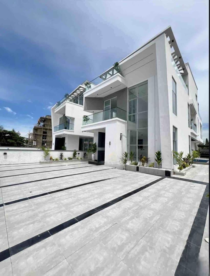 LUXURY 5 BEDROOM DETACHED DUPLEX WITH BQ, POOL, CINEMA & GYM FOR SALE