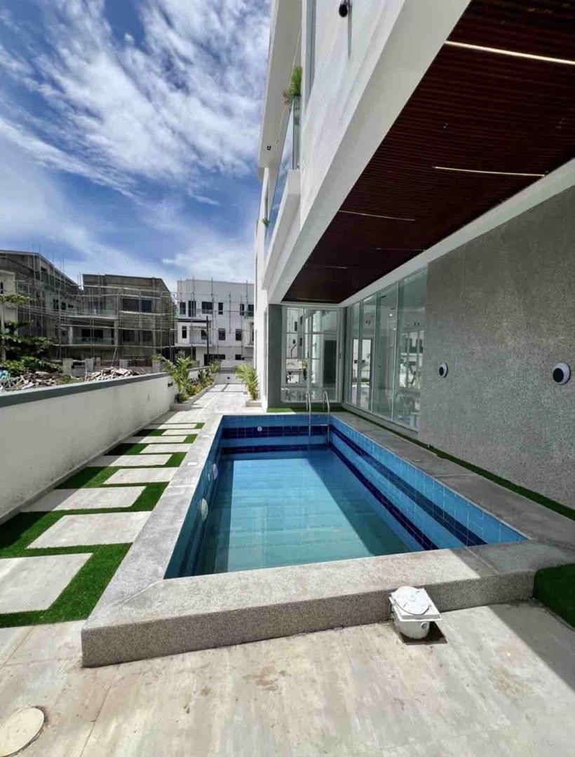 LUXURY 5 BEDROOM DETACHED DUPLEX WITH BQ, POOL, CINEMA & GYM FOR SALE