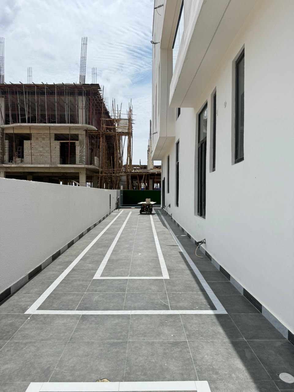 5 BEDROOM SEMI-DETACHED DUPLEX WITH SWIMMING POOL FOR SALE