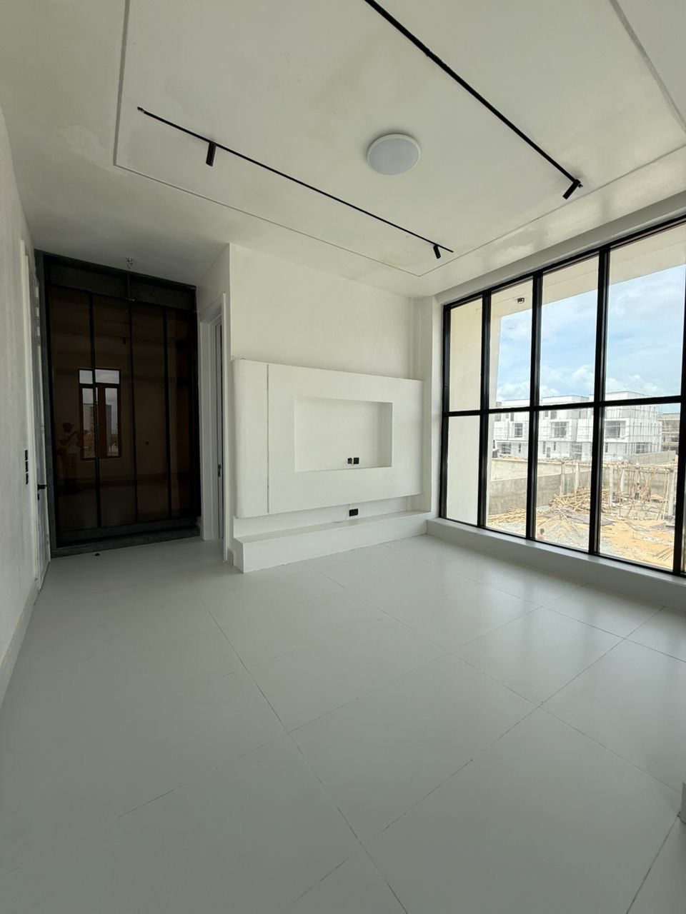 5 BEDROOM SEMI-DETACHED DUPLEX WITH SWIMMING POOL FOR SALE