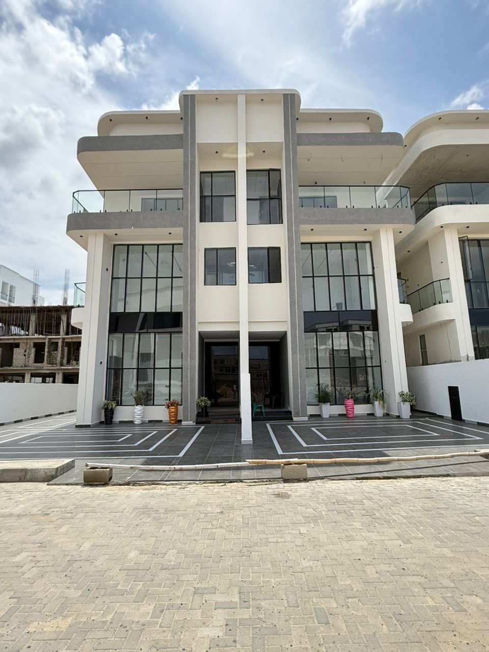 5 BEDROOM SEMI-DETACHED DUPLEX WITH SWIMMING POOL FOR SALE