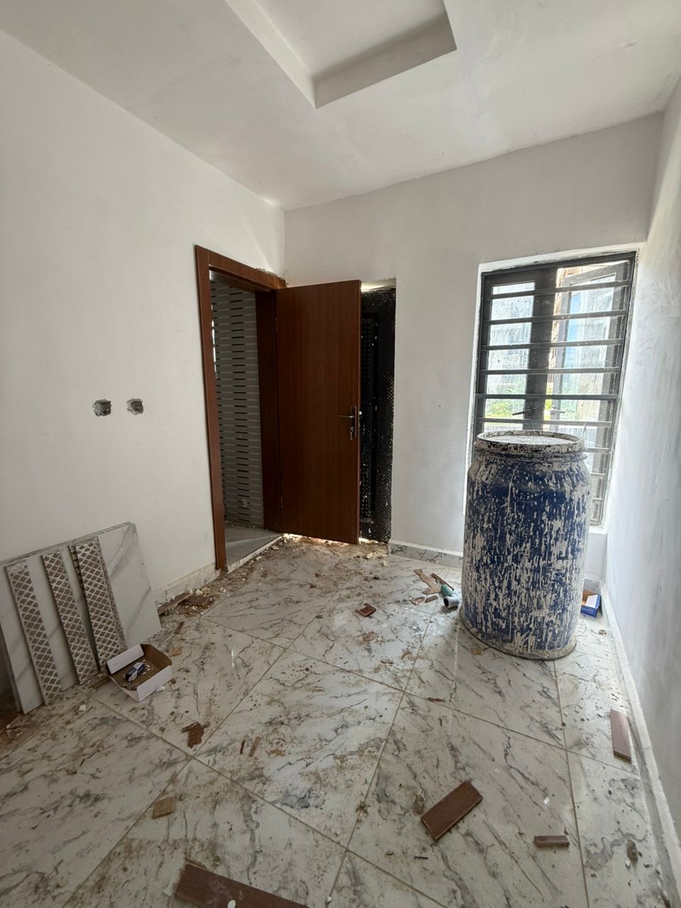 Looking for a modern home in a secure and serviced estate? This beautifully finished 4-bedroom terrace duplex offers comfort, functionality, and excellent value in one of Lekki’s most sought-after locations.