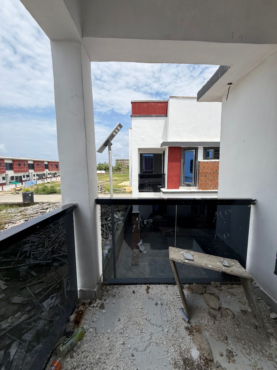 Looking for a modern home in a secure and serviced estate? This beautifully finished 4-bedroom terrace duplex offers comfort, functionality, and excellent value in one of Lekki’s most sought-after locations.