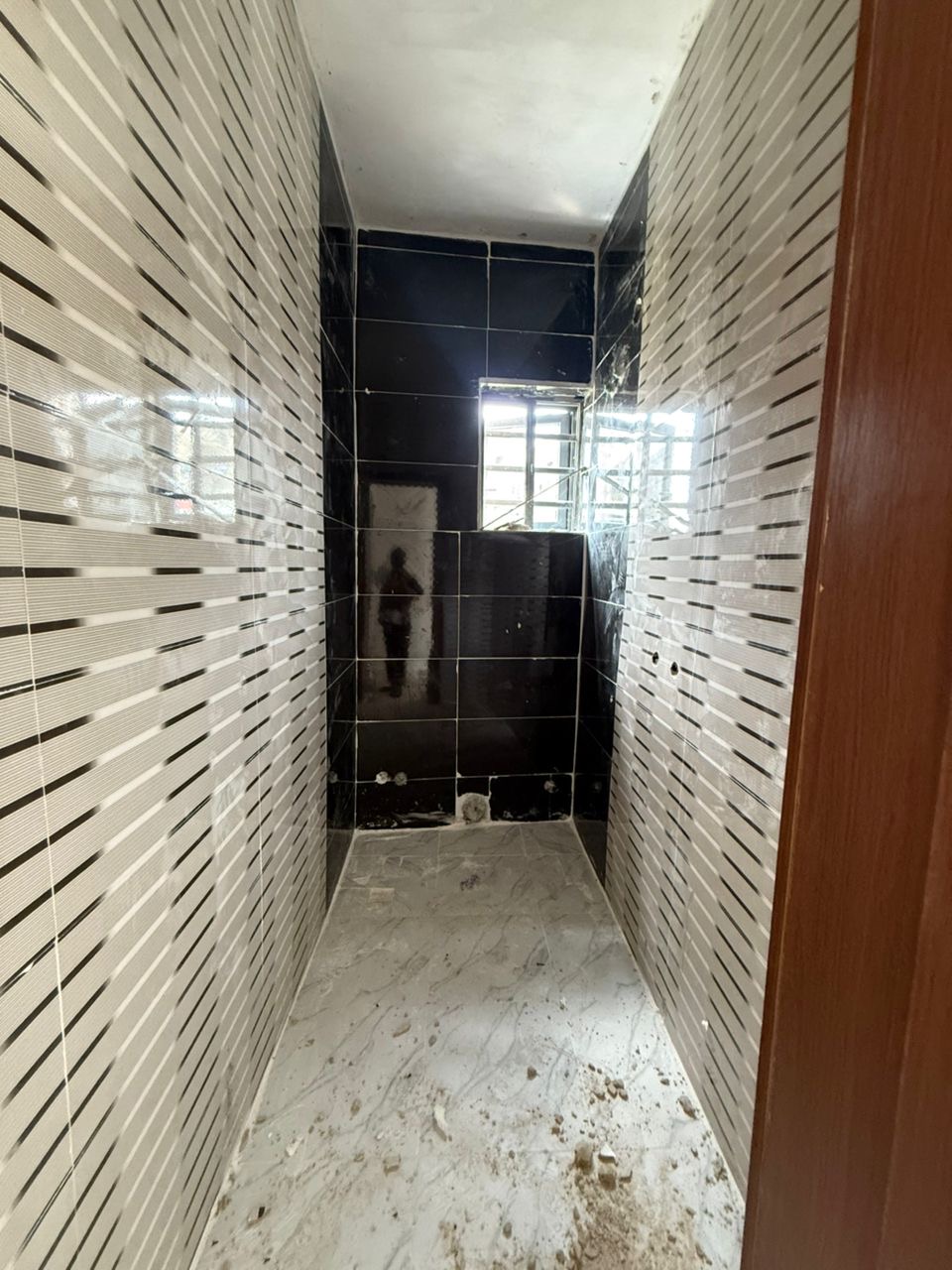 Looking for a modern home in a secure and serviced estate? This beautifully finished 4-bedroom terrace duplex offers comfort, functionality, and excellent value in one of Lekki’s most sought-after locations.