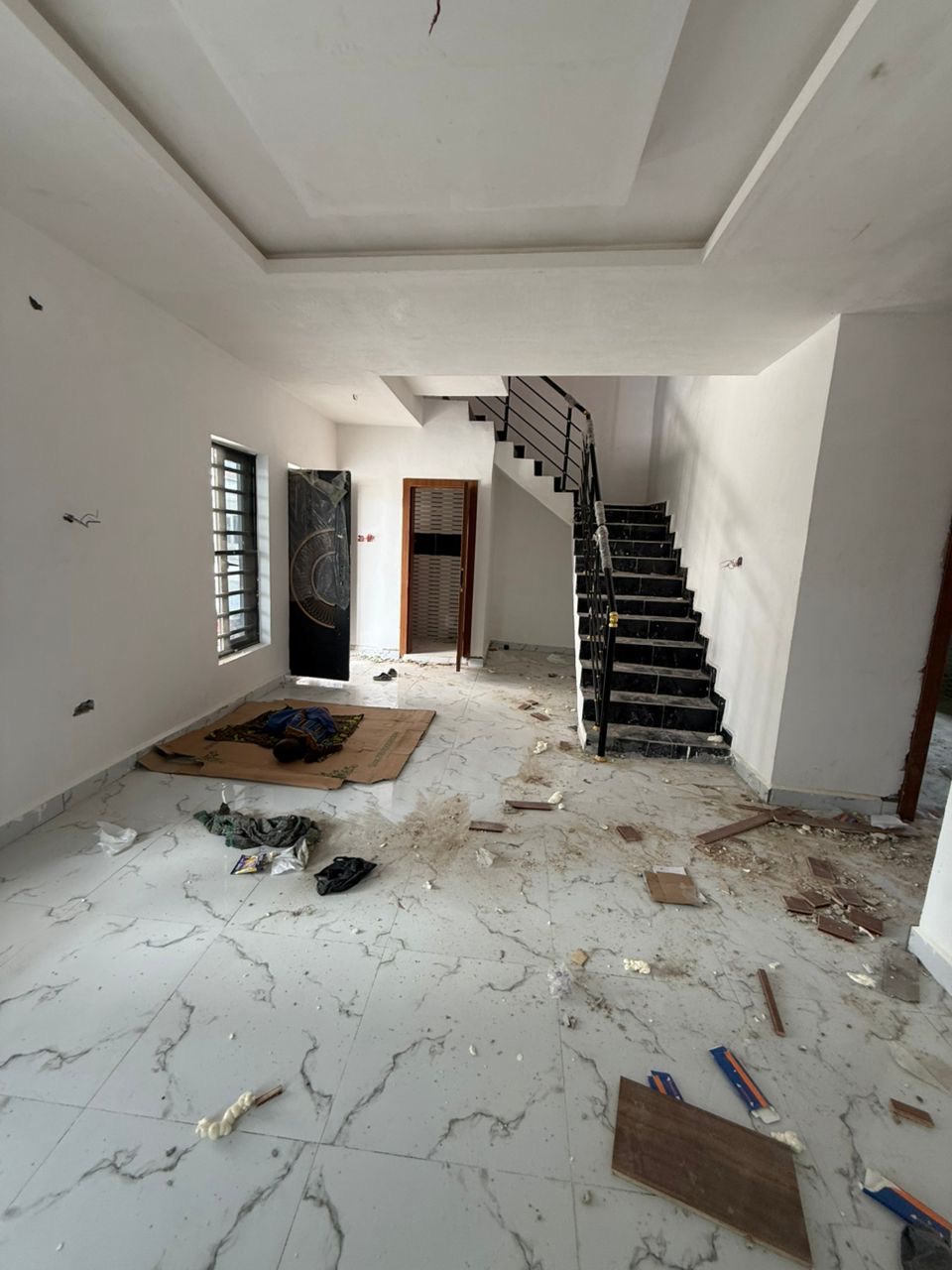 Looking for a modern home in a secure and serviced estate? This beautifully finished 4-bedroom terrace duplex offers comfort, functionality, and excellent value in one of Lekki’s most sought-after locations.