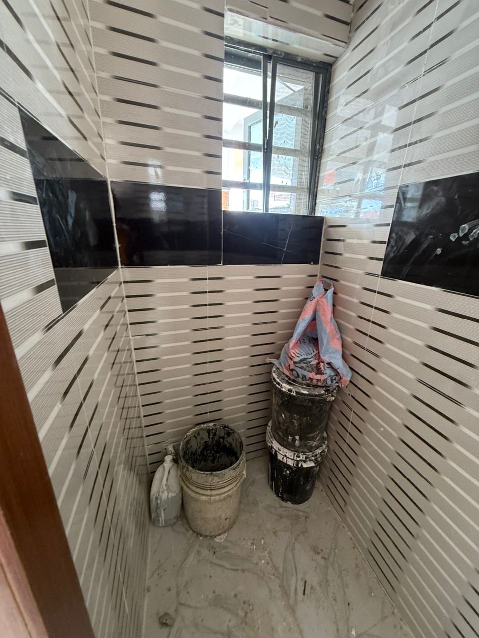 Looking for a modern home in a secure and serviced estate? This beautifully finished 4-bedroom terrace duplex offers comfort, functionality, and excellent value in one of Lekki’s most sought-after locations.