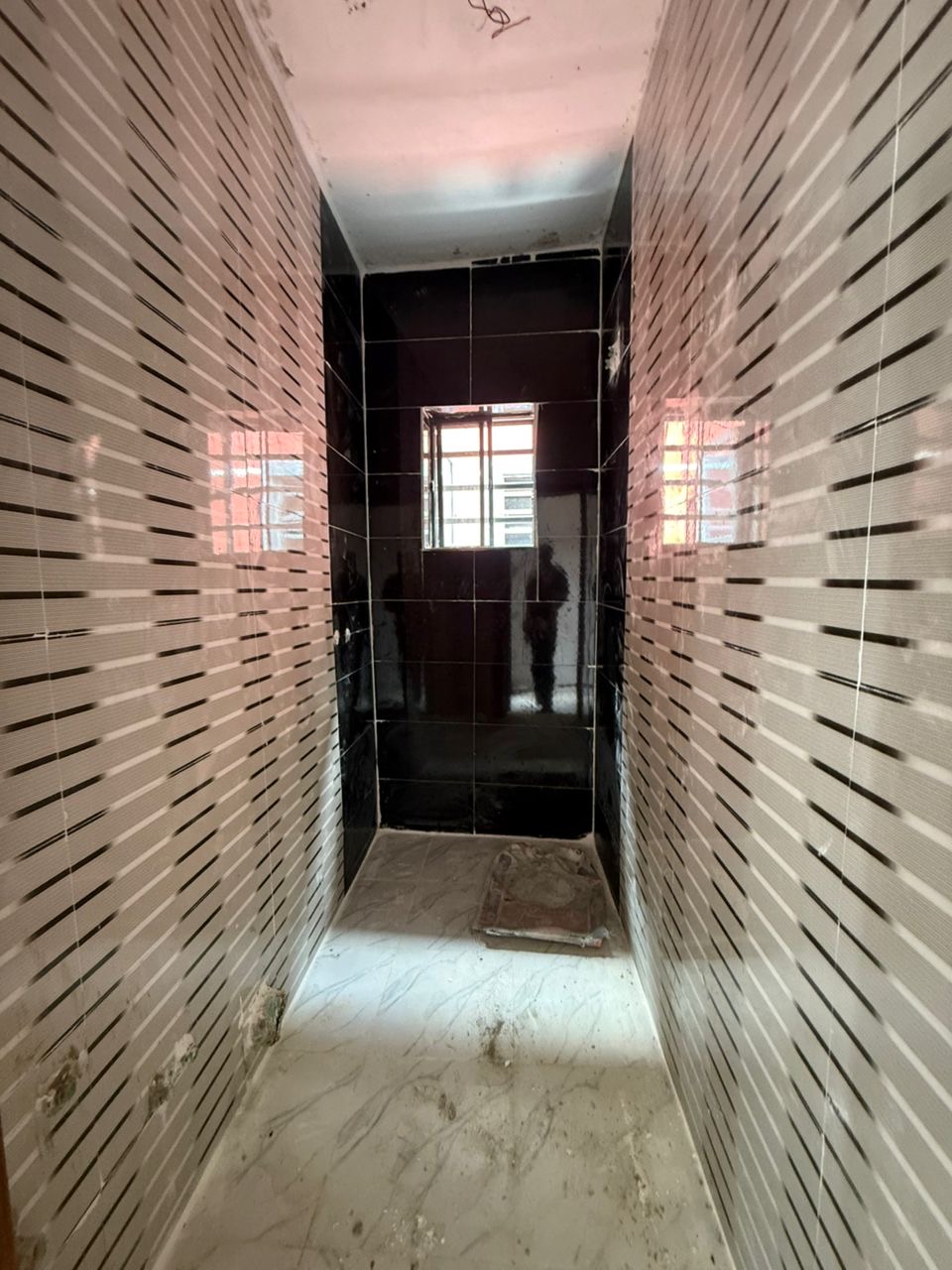 Looking for a modern home in a secure and serviced estate? This beautifully finished 4-bedroom terrace duplex offers comfort, functionality, and excellent value in one of Lekki’s most sought-after locations.