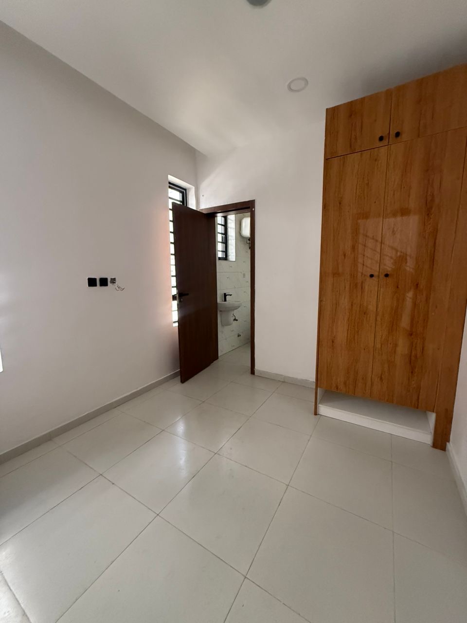 🚨 JUST 1 UNIT LEFT! 🚨 A rare opportunity to own a beautifully finished detached home in a secure estate within one of Lekki’s most desirable residential locations.