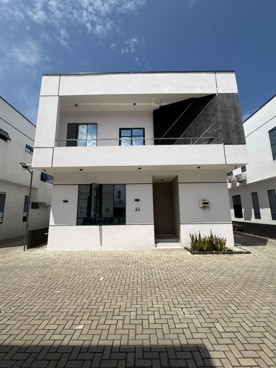 🚨 JUST 1 UNIT LEFT! 🚨 A rare opportunity to own a beautifully finished detached home in a secure estate within one of Lekki’s most desirable residential locations.