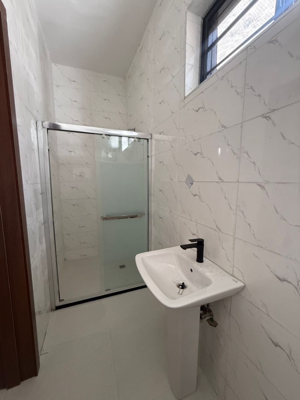 🚨 JUST 1 UNIT LEFT! 🚨 A rare opportunity to own a beautifully finished detached home in a secure estate within one of Lekki’s most desirable residential locations.