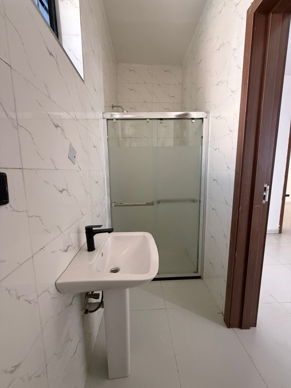 🚨 JUST 1 UNIT LEFT! 🚨 A rare opportunity to own a beautifully finished detached home in a secure estate within one of Lekki’s most desirable residential locations.
