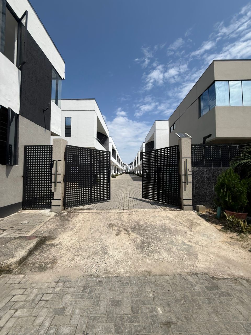 🚨 JUST 1 UNIT LEFT! 🚨 A rare opportunity to own a beautifully finished detached home in a secure estate within one of Lekki’s most desirable residential locations.