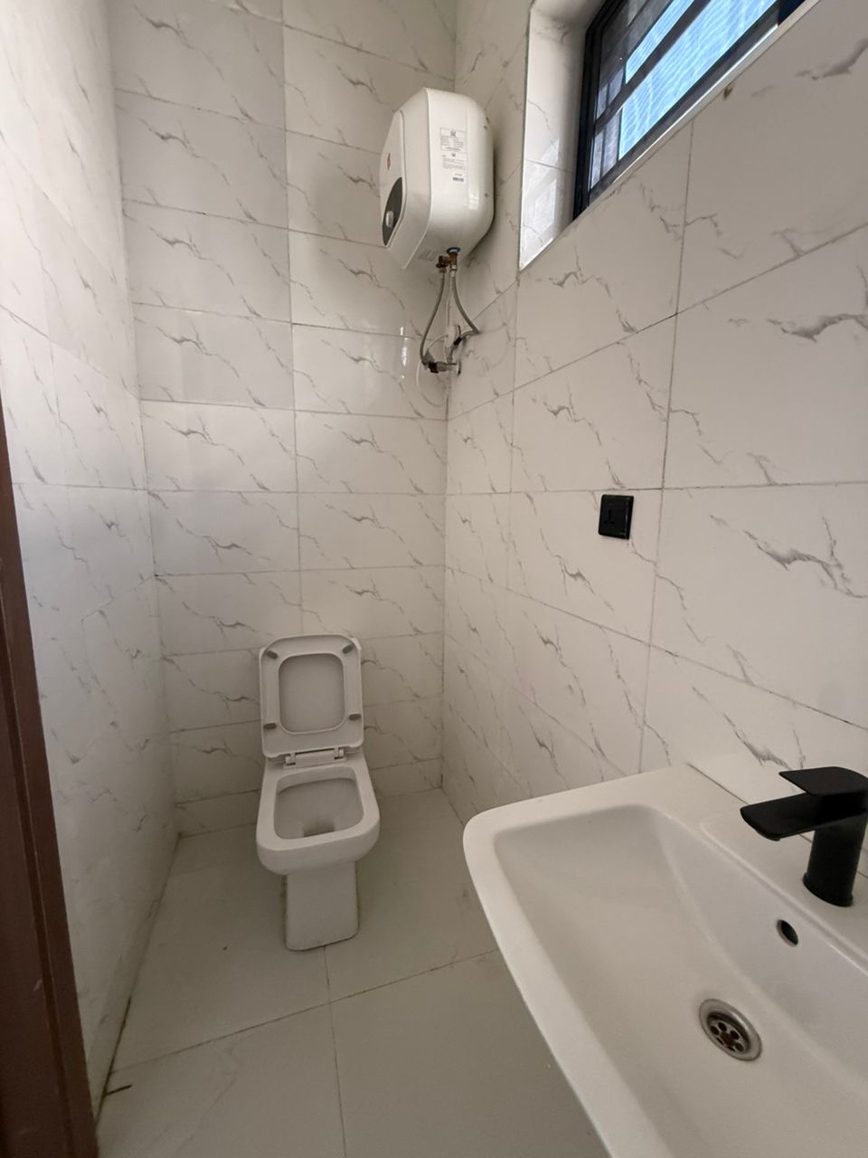 🚨 JUST 1 UNIT LEFT! 🚨 A rare opportunity to own a beautifully finished detached home in a secure estate within one of Lekki’s most desirable residential locations.