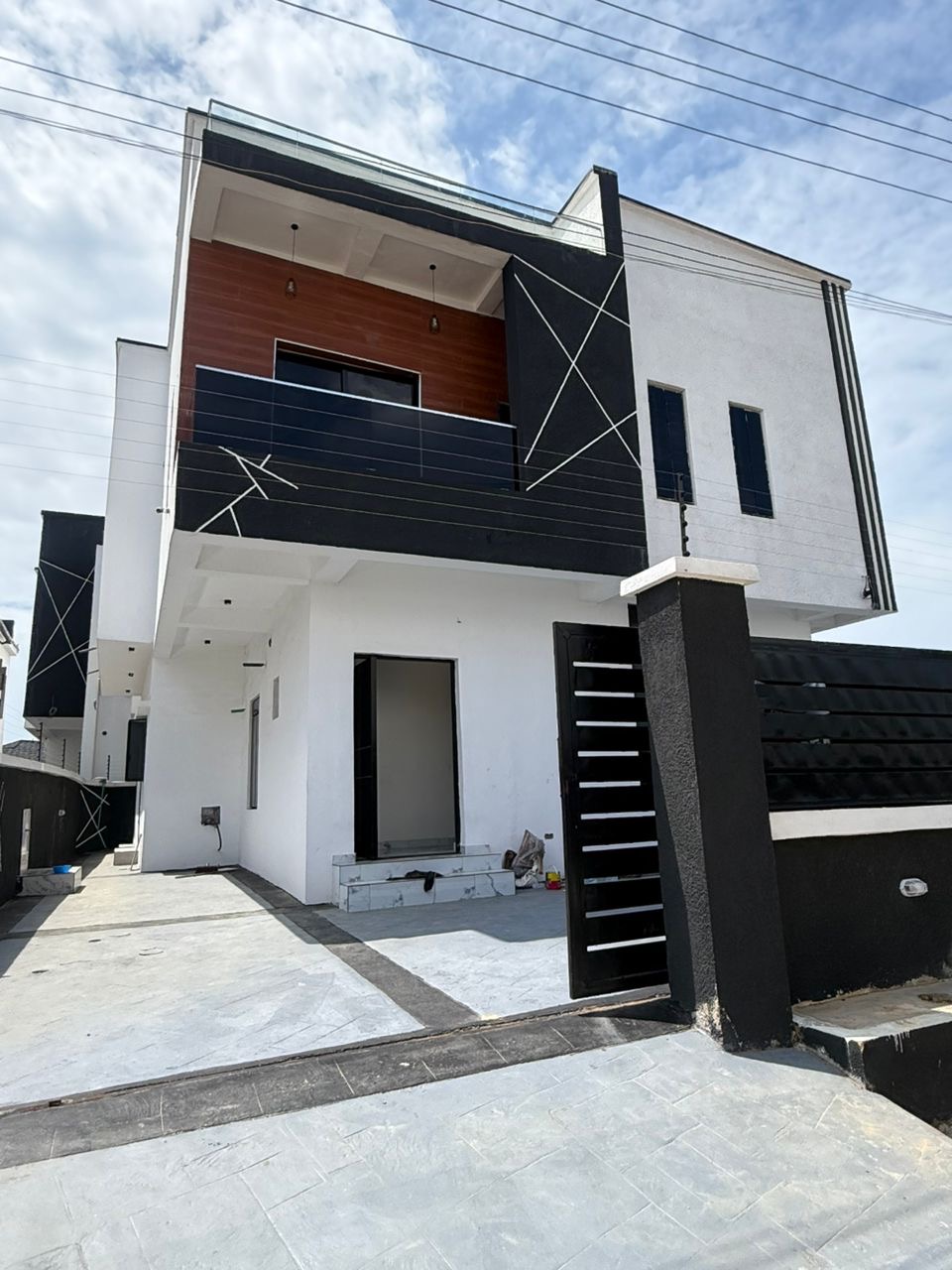 Whether you’re buying for your family or as an investment, this property offers excellent value, comfort, and long-term appreciation potential.