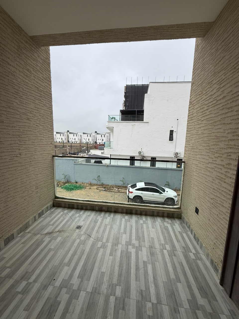 Own a beautifully designed 1 & 2 Bedroom apartment in one of Lekki’s most desirable neighborhoods. 