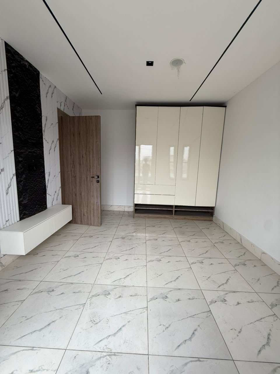 Own a beautifully designed 1 & 2 Bedroom apartment in one of Lekki’s most desirable neighborhoods. 